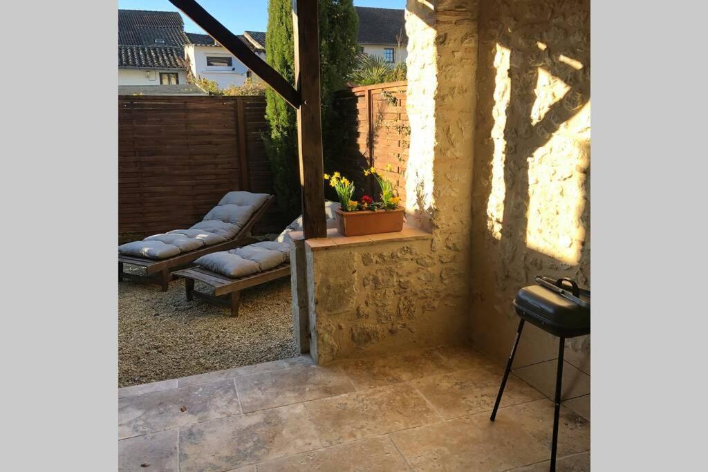Beautiful Eymet Bastide House & Courtyard Garden Villa Exterior photo